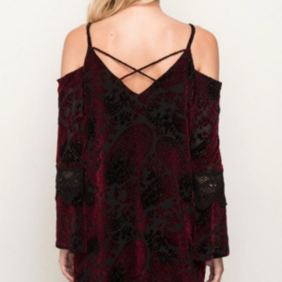 Cold shoulder bell sleeve dress - Picture 2 of 3